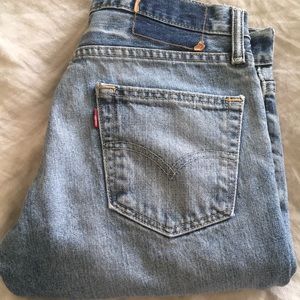 Used Levi’s 100% cotton, not sure what style